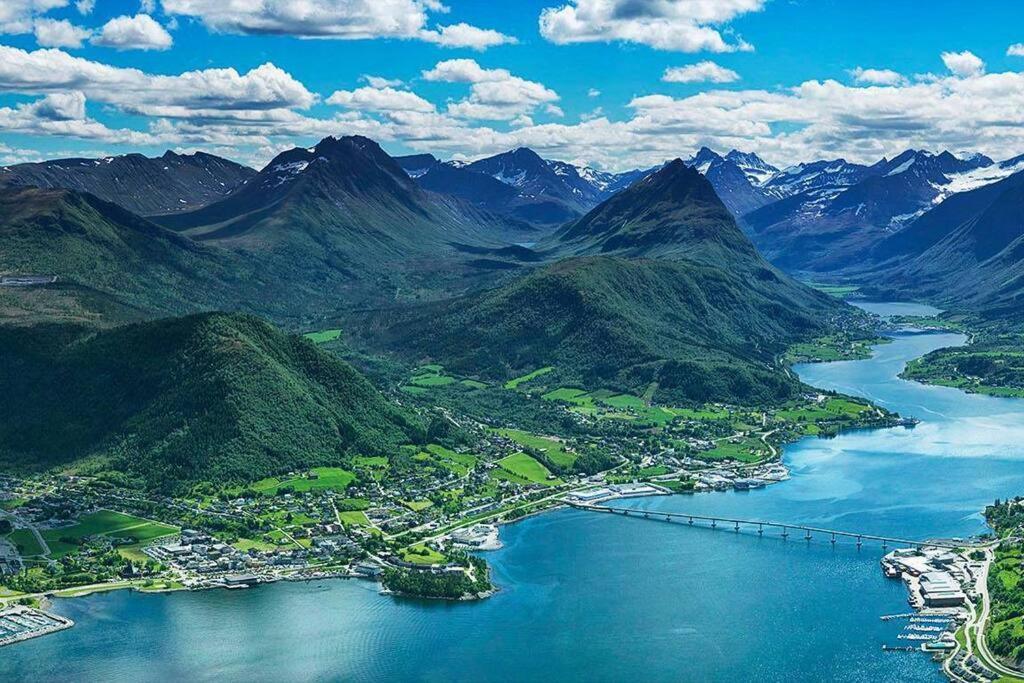 Leilighet I Hjertet Av Sunnmore! Sykkylven Exteriér fotografie